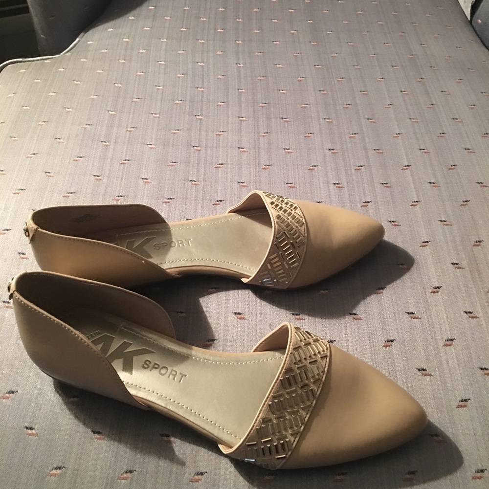 Flat shoes